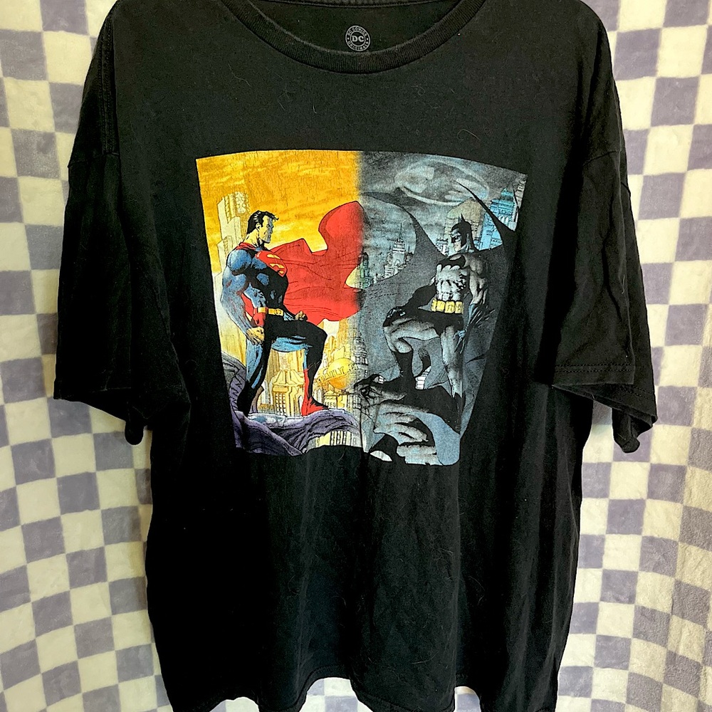 DC Comics - Batman vs. Superman Graphic Tee 🛍️ 3 for $20